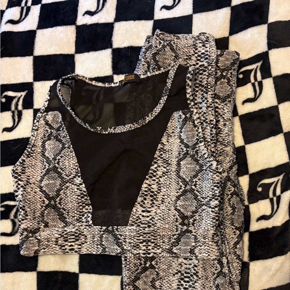 Snakeskin Print Sports Bra and Leggings Set